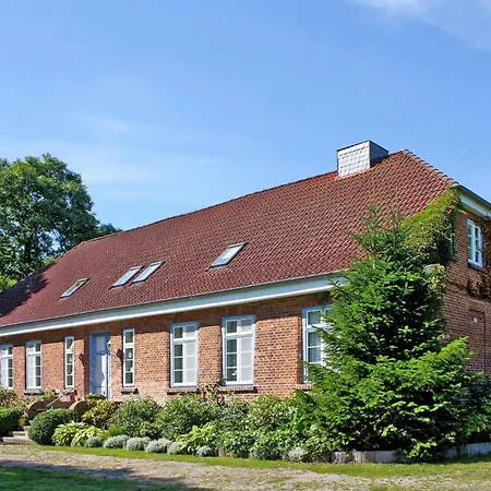 In Schultenbrook With Garden *